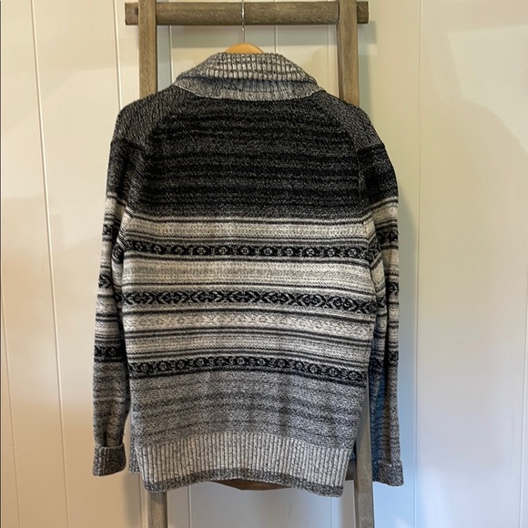 Men's Gray Patterned Cardigan Sweater - Picture 5 of 6